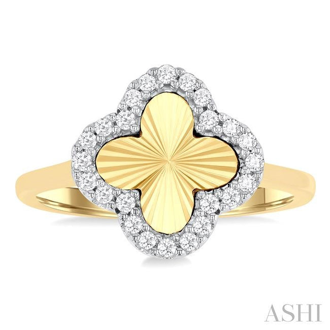 Clover fluted diamond fashion ring
