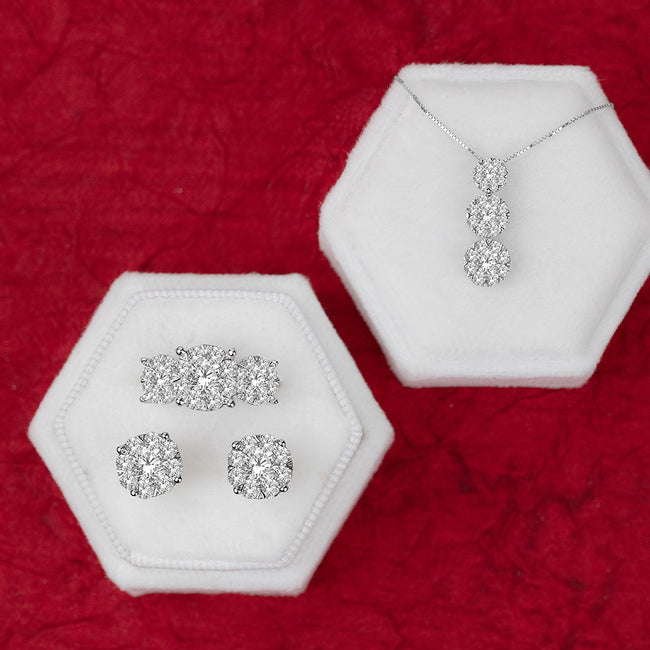 Lovebright Round Cut Diamond Stud Earrings