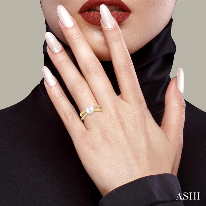 Modern Design Pearl and Diamond Criss-Cross Fashion Ring in 10K Yellow Gold