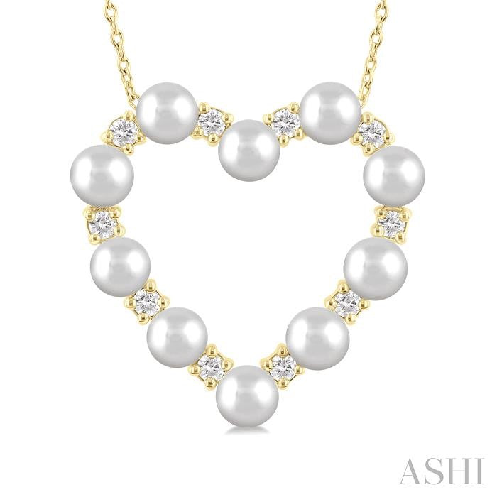 Heart shape pearl & diamond pendant