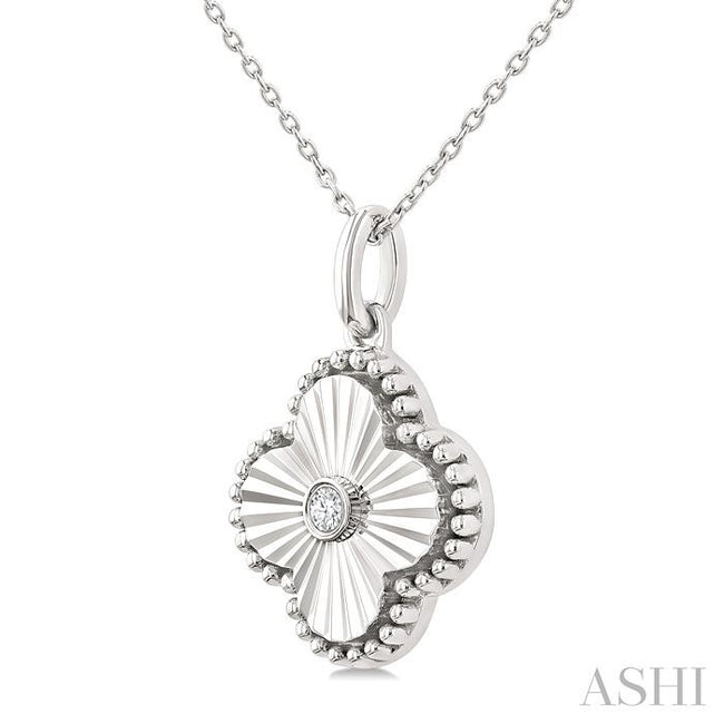 1/20 Ctw Clover Fluted Medallion Round Cut Diamond Pendant With Chain in Sterling Silver