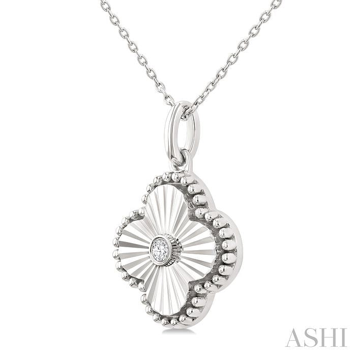 1/20 Ctw Clover Fluted Medallion Round Cut Diamond Pendant With Chain in Sterling Silver