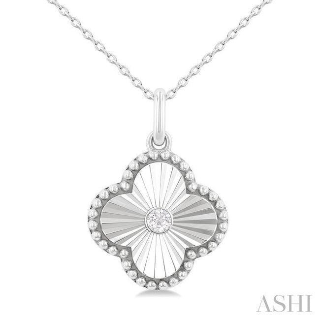 1/20 Ctw Clover Fluted Medallion Round Cut Diamond Pendant With Chain in Sterling Silver