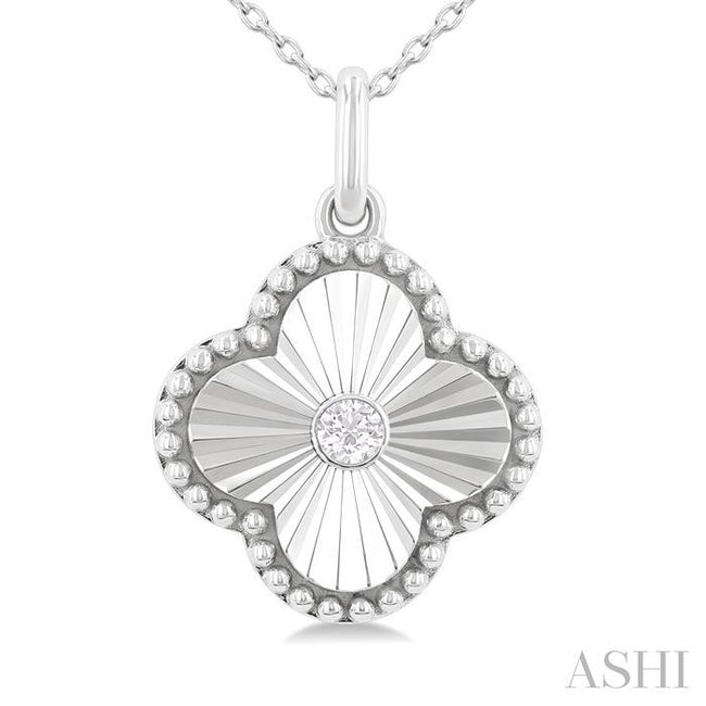 1/20 Ctw Clover Fluted Medallion Round Cut Diamond Pendant With Chain in Sterling Silver