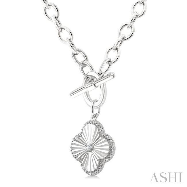 1/10 Ctw Clover Fluted Toggle Round Cut Diamond Fashion Necklace in Sterling Silver