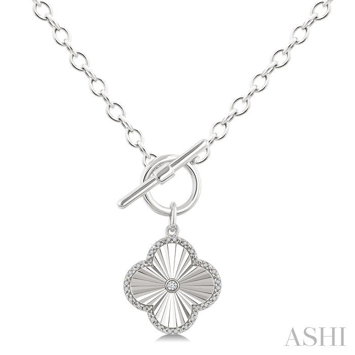 1/10 Ctw Clover Fluted Toggle Round Cut Diamond Fashion Necklace in Sterling Silver