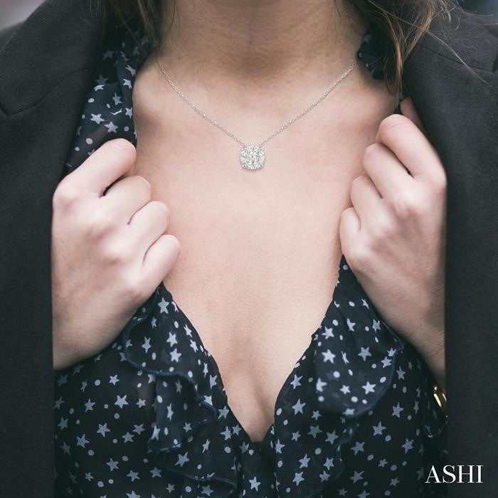 Beautiful 1/2 Ctw Lovebright Round Cut Diamond Pendant in 14K White Gold