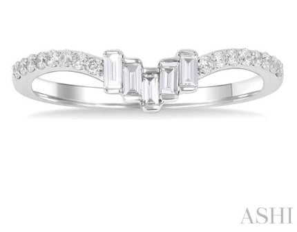 Dazzling Chevron Centerpiece Round Cut Diamond Wedding Band in 14K White Gold | Gemmas Jewelers