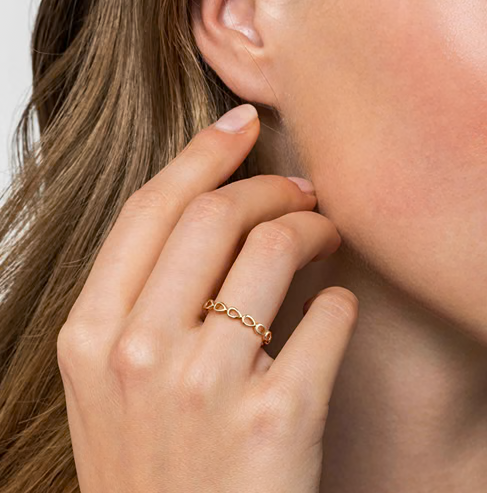 The Bujukan Collection Openwork Pear Link Stackable Band in 14K Yellow Gold
