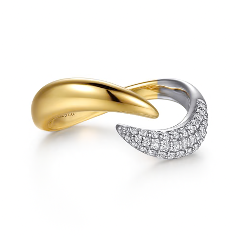 The Bujukan Collection Two-Tone Sculptural Pavé Diamond Crossover Bypass Ring in 14K Gold