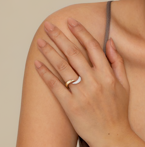 The Bujukan Collection Two-Tone Sculptural Pavé Diamond Crossover Bypass Ring in 14K Gold