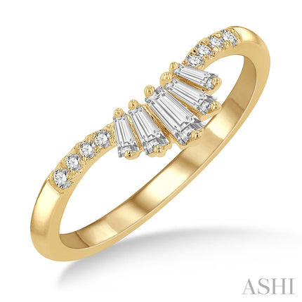 Timeless Chevron Baguette & Round Diamond Wedding Band in 14K Yellow Gold | Gemmas Jewelers