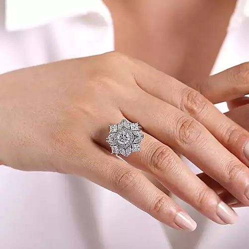 Buy quality 18kt / 750 rose gold fancy diamond ring for ladies 9lr96 in Pune